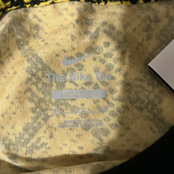 Nike tee - Picture 3 of 5